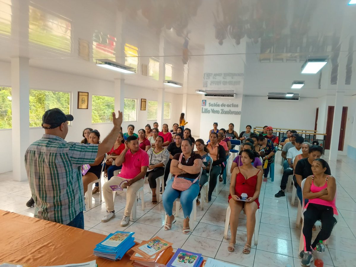 ChoneInclusivo's tweet photo. #MIESChone | 45 beneficiarios del Bono de Desarrollo Humano en la parroquia rural Wilfrido Loor Moreira recibieron formación en educación financiera por BanEcuador. Temas: crédito, seguros, sistema financiero.
¡Fortaleciendo la economía personal y comunitaria! #ElNuevoEcuador https://t.co/82VExBR8rw