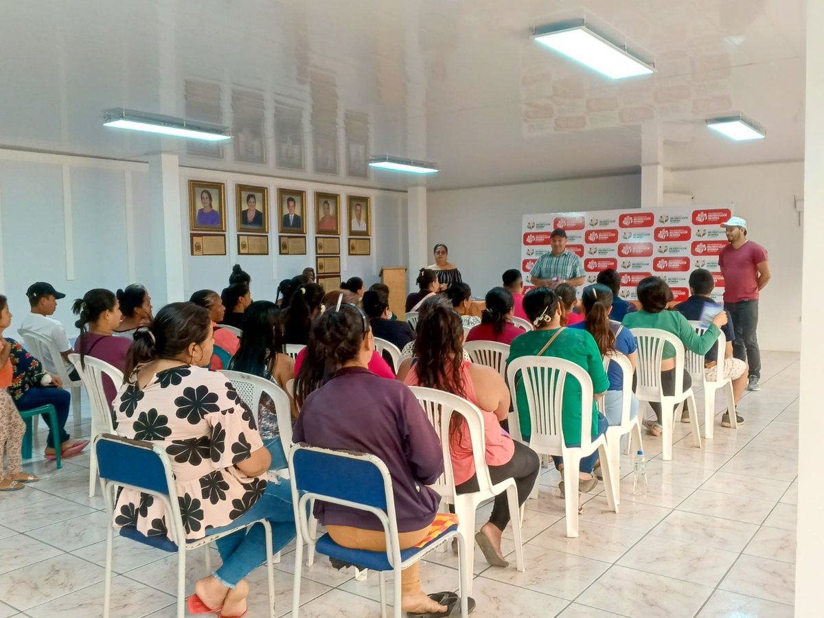 ChoneInclusivo's tweet photo. #MIESChone | 45 beneficiarios del Bono de Desarrollo Humano en la parroquia rural Wilfrido Loor Moreira recibieron formación en educación financiera por BanEcuador. Temas: crédito, seguros, sistema financiero.
¡Fortaleciendo la economía personal y comunitaria! #ElNuevoEcuador https://t.co/82VExBR8rw