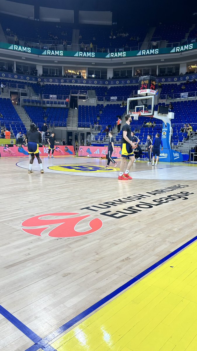 Fenerbahçe Beko’da Marko Guduric, bugün yok. Bacağındaki ağrı nedeniyle dinlendirilecek. Şehmus ve Pierre kadroda. Alba’da Thiemann ve Wetzell oynamıyor. @ssporttr’ta yayınlar şimdi başlıyor.