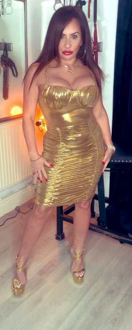 Lady Pimp in gold https://t.co/x2JjpOcUZd