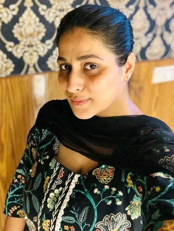 itxrehana_'s tweet photo. یقین کرو جب لڑکے بس بولتے کہ بس ایک چوپا لگاؤ کچھ نہیں ہوتا اور پھر اس وقت تک جان نہیں چھوڑتے جب سارا پانی منہ میں نا نکال دیں https://t.co/fryHYx2ulc