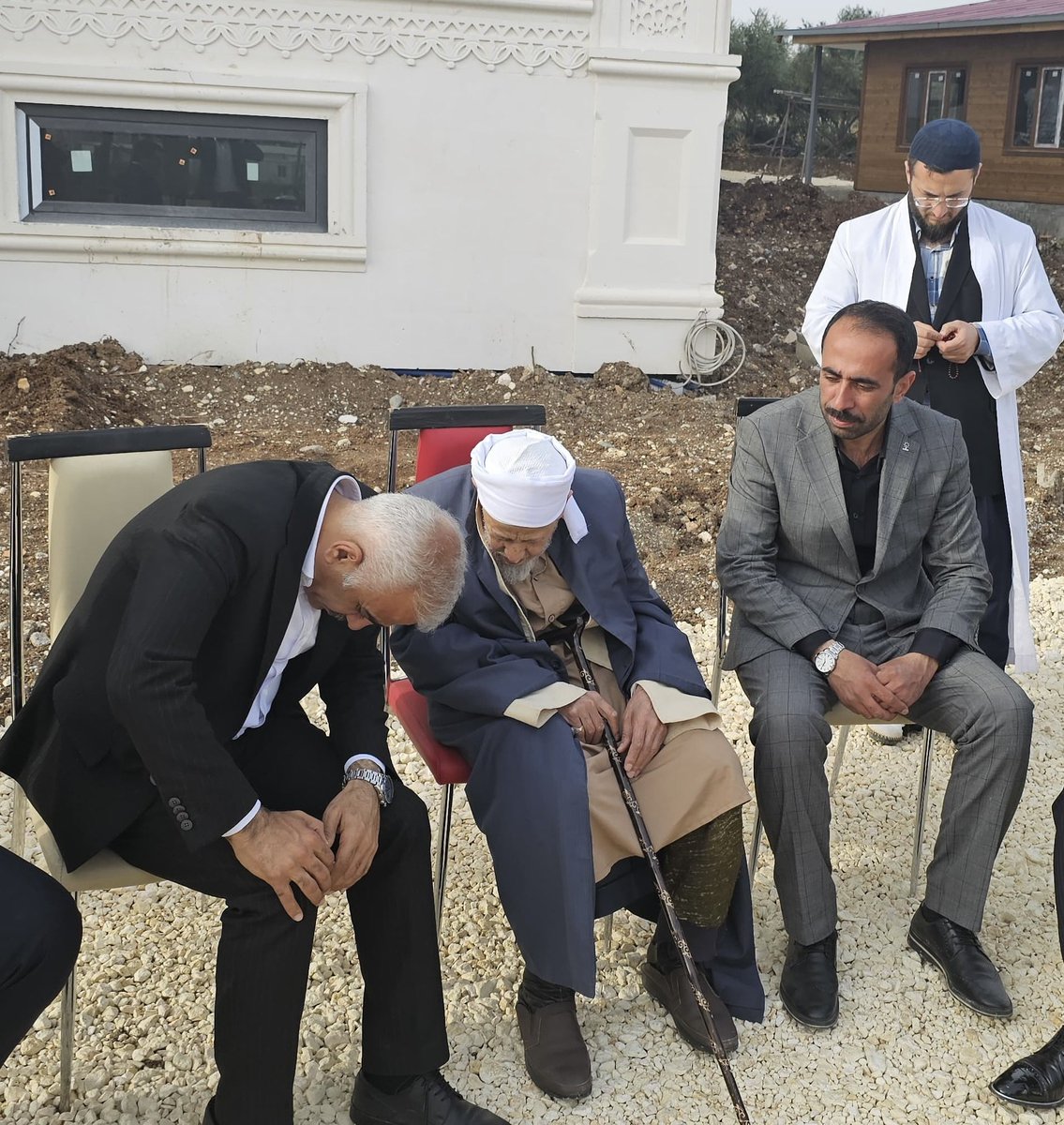 Merkez İlçe Başkanımız Sn. Ziya Başaran ile birlikte Seydâ Muhyiddîn el-Cezerî Hazretlerini (Seyda Hocamız) ziyaret edip hayır duasını aldık.