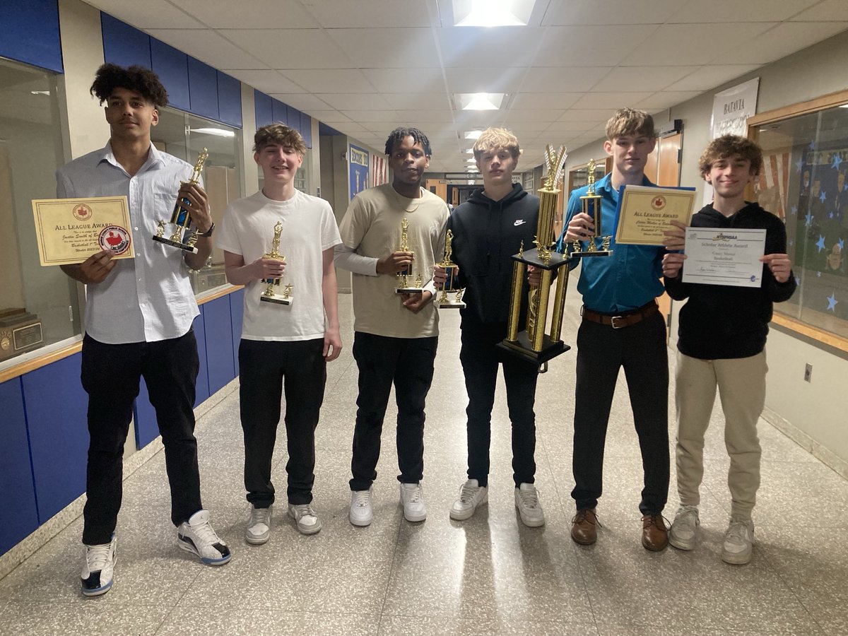 BuddyBrasky's tweet photo. Congrats to our  B-ball award winners: Justin Smith-1st Team All MC and Co-MVP, Cruze Rapone-Sportsmanship Award, Estavon Lovett-Best Defensive Player Award, Joey Marranco-Hustle Award, Carter Mullen-2nd Team All MC and Co-MVP, Casey Mazur- ScholarAthlete Award https://t.co/ghkPH3OTWZ