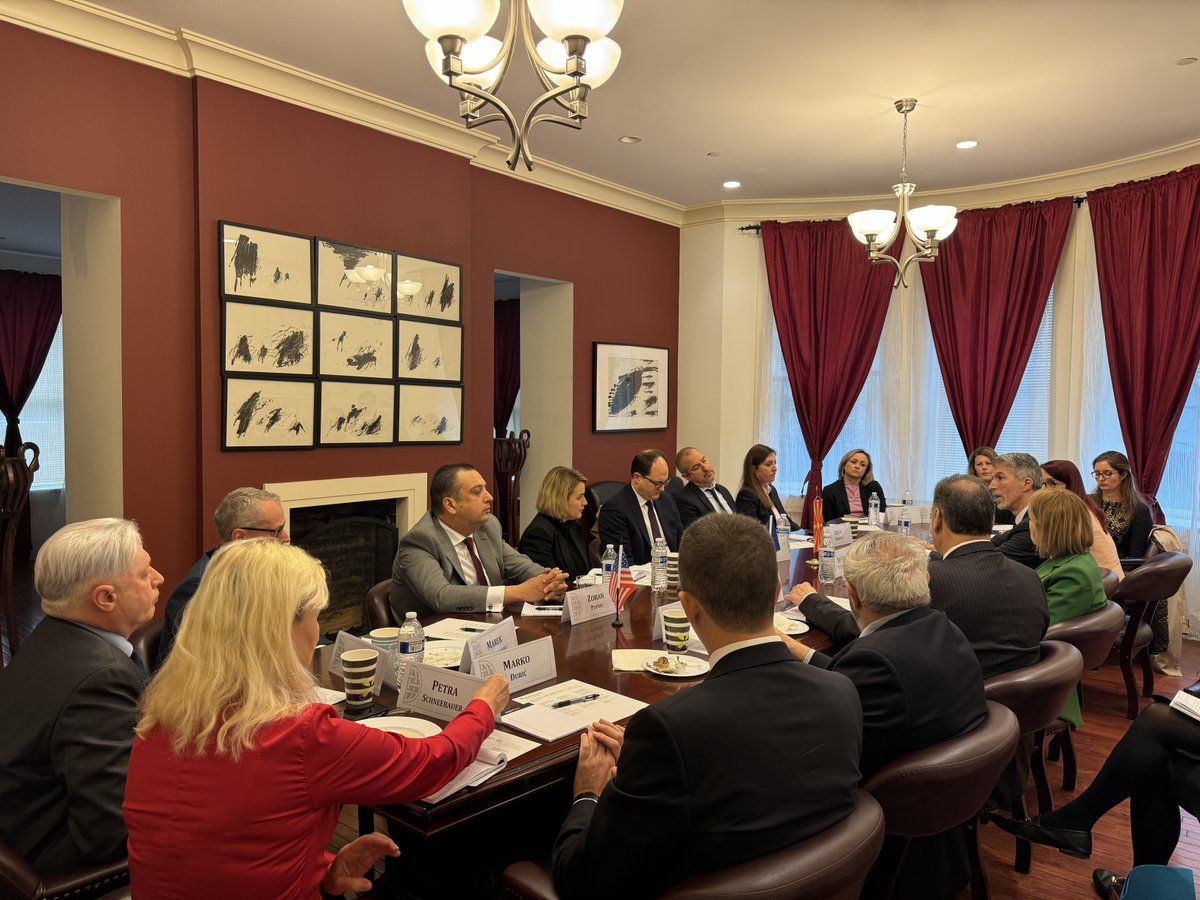 Grateful to 🇲🇰 Amb. Popov @MFA_MKD for co-hosting our first WB Embassy Salon Roundtable with @EUAmbUS and DAS Escobar @StateEUR as our special guests. This new #BalkansForward event series features candid discussions on trust-building and problem-solving for the #WesternBalkans