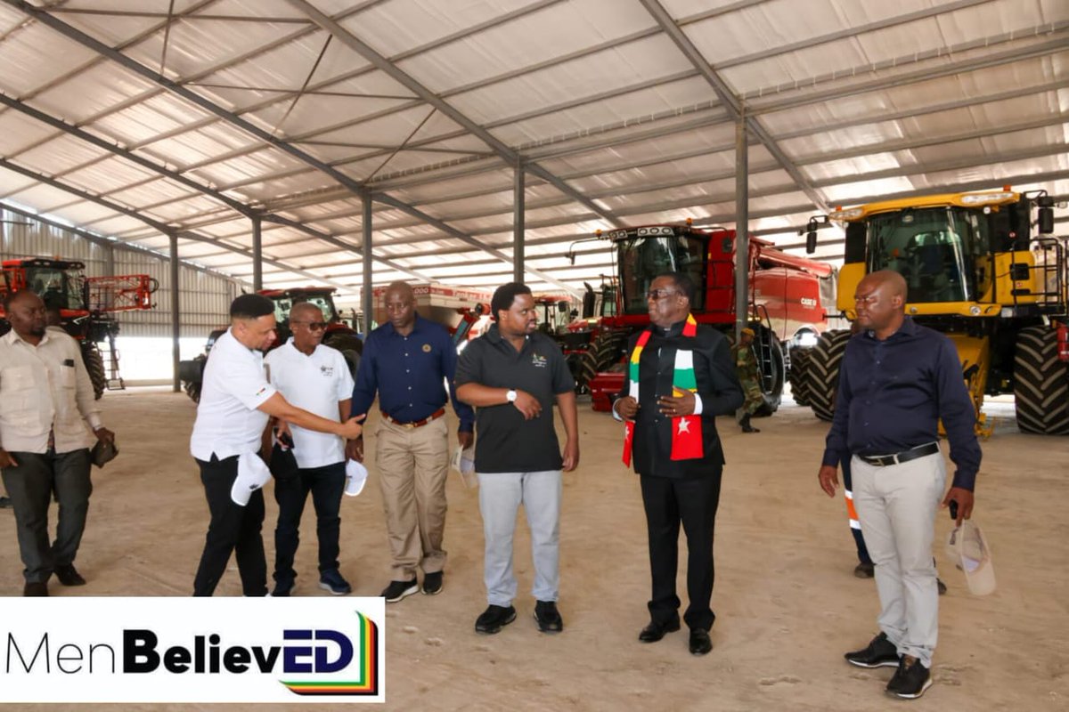 MatamboT97's tweet photo. H.E President @edmnangagwa yesterday welcomed Prince Lindaninkosi of Eswatini at his Pricabe Farm in Kwekwe. The Prince had a special tour with the President in the livestock section (fishery &amp; cattle) and around the commercial crops which includes sugar beans, maize @Mug2155 https://t.co/yVqltXTJMm