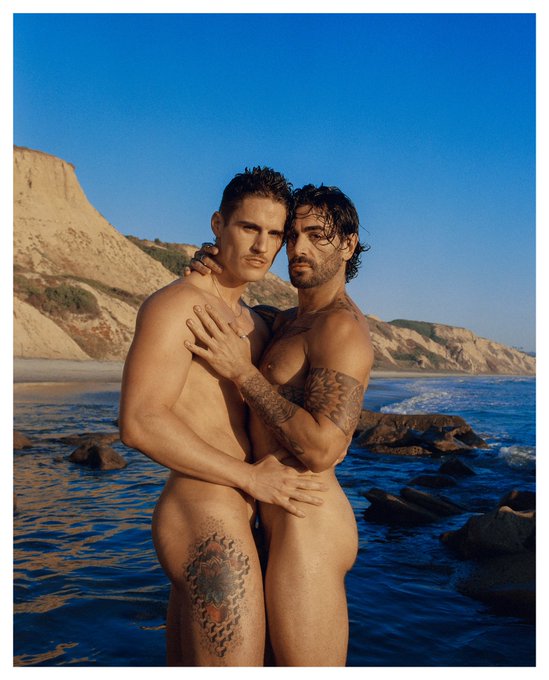 Beach bums ☀️  By Ryan Pfluger https://t.co/8R9vhPByXT