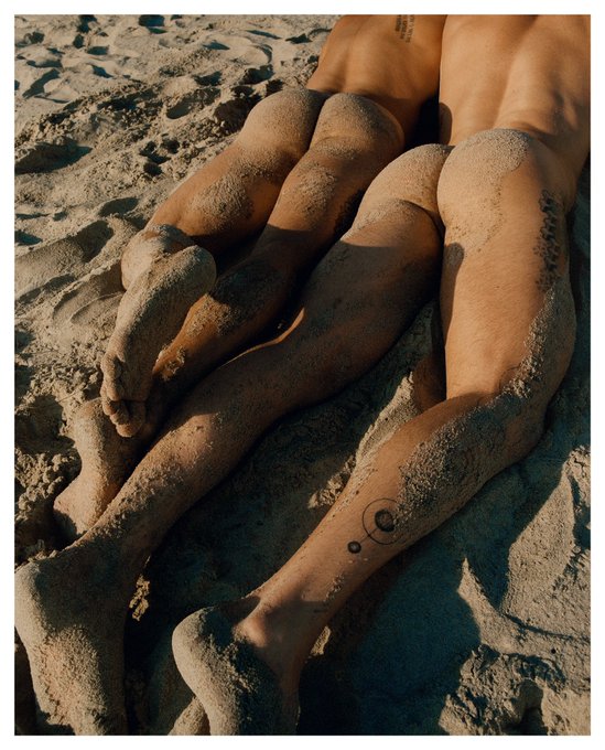 Beach bums ☀️  By Ryan Pfluger https://t.co/8R9vhPByXT