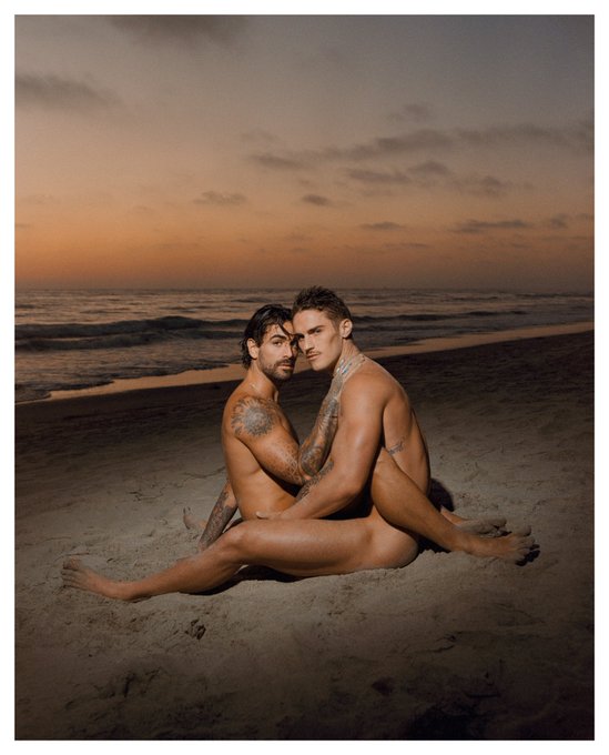 Beach bums ☀️  By Ryan Pfluger https://t.co/8R9vhPByXT