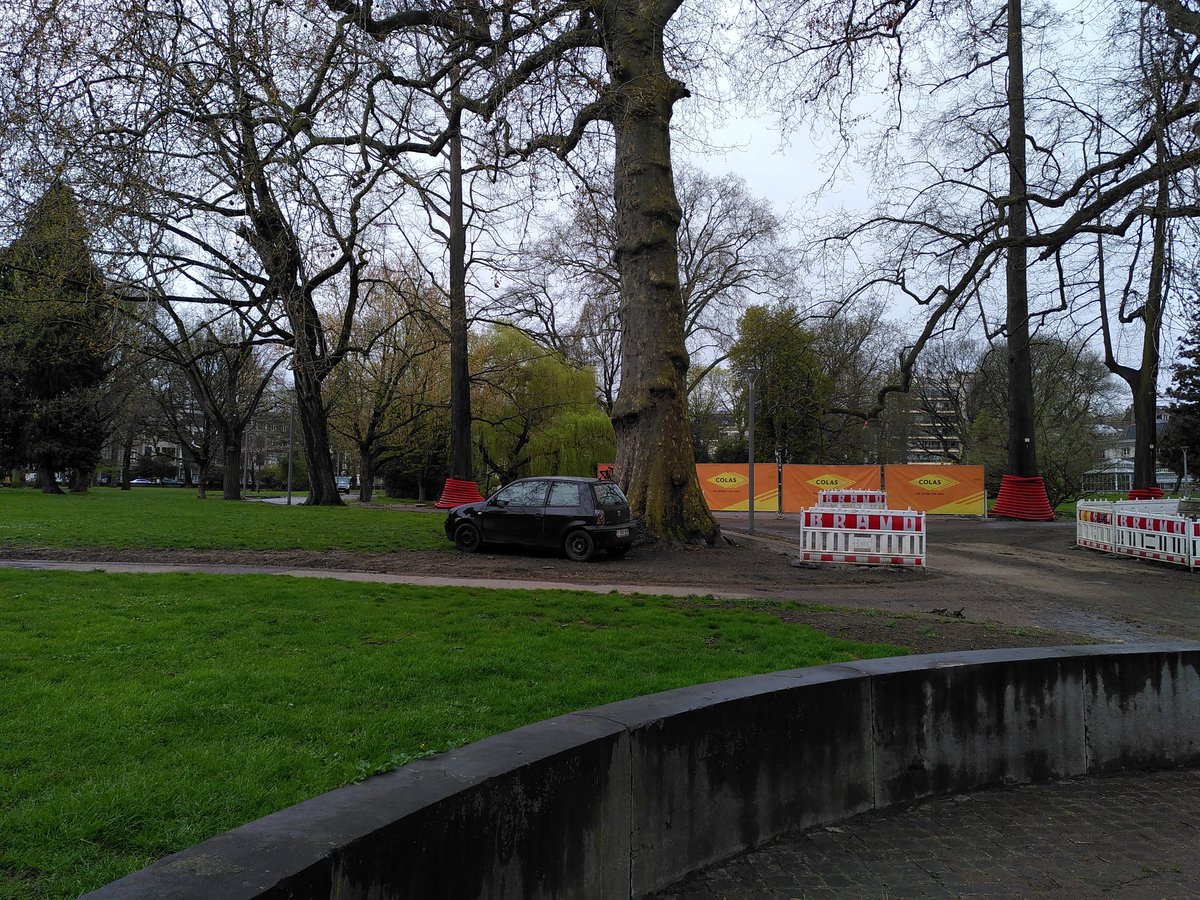 Avec ou sans travaux, le Jardin Botanique reste toujours un parking.