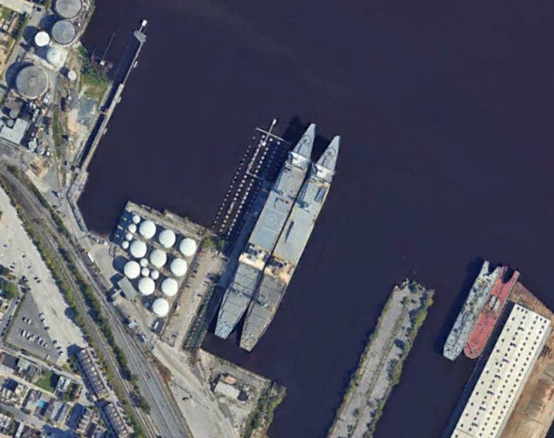 Alex_Oloyede2's tweet photo. ‼️🇺🇸 Two of the most capable and fastest American military cargo ships are currently stuck in Baltimore after the collapse of the Francis Scott bridge.

◽The SS Antares
◽The SS Denebola

Thoughts? I still think it's an accident but I could be wrong. Are the conspiracists right? https://t.co/Vz5MQ6o5yo