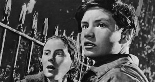 TalkingPicsTV's tweet photo. A touching, heart-warming classic drama with #JuneArcher #ChristopherHey #FloraRobson #DavidKossoff INNOCENT SINNERS (1958) 7:05pm drama #TPTVsubtitles https://t.co/OY6YNuMNih