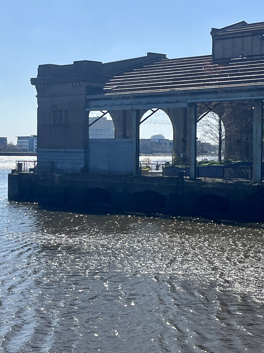 Stunning day in the city. Loved my walk this morning. 💙🚶🏼‍♀️#FridayFitness #benfranklinbridge #cherrystreetpier #Philly #foodie