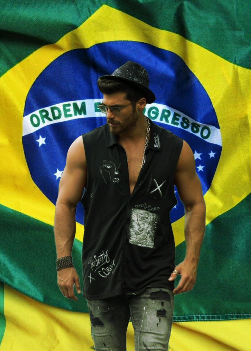 Adriana02584886's tweet photo. Ele está chegando em terra Brasileira hoje á noite.
Seja bem vindo ao nosso Brasil #CanYaman coração a mil de felicidade. https://t.co/TKjdWSJQZg
