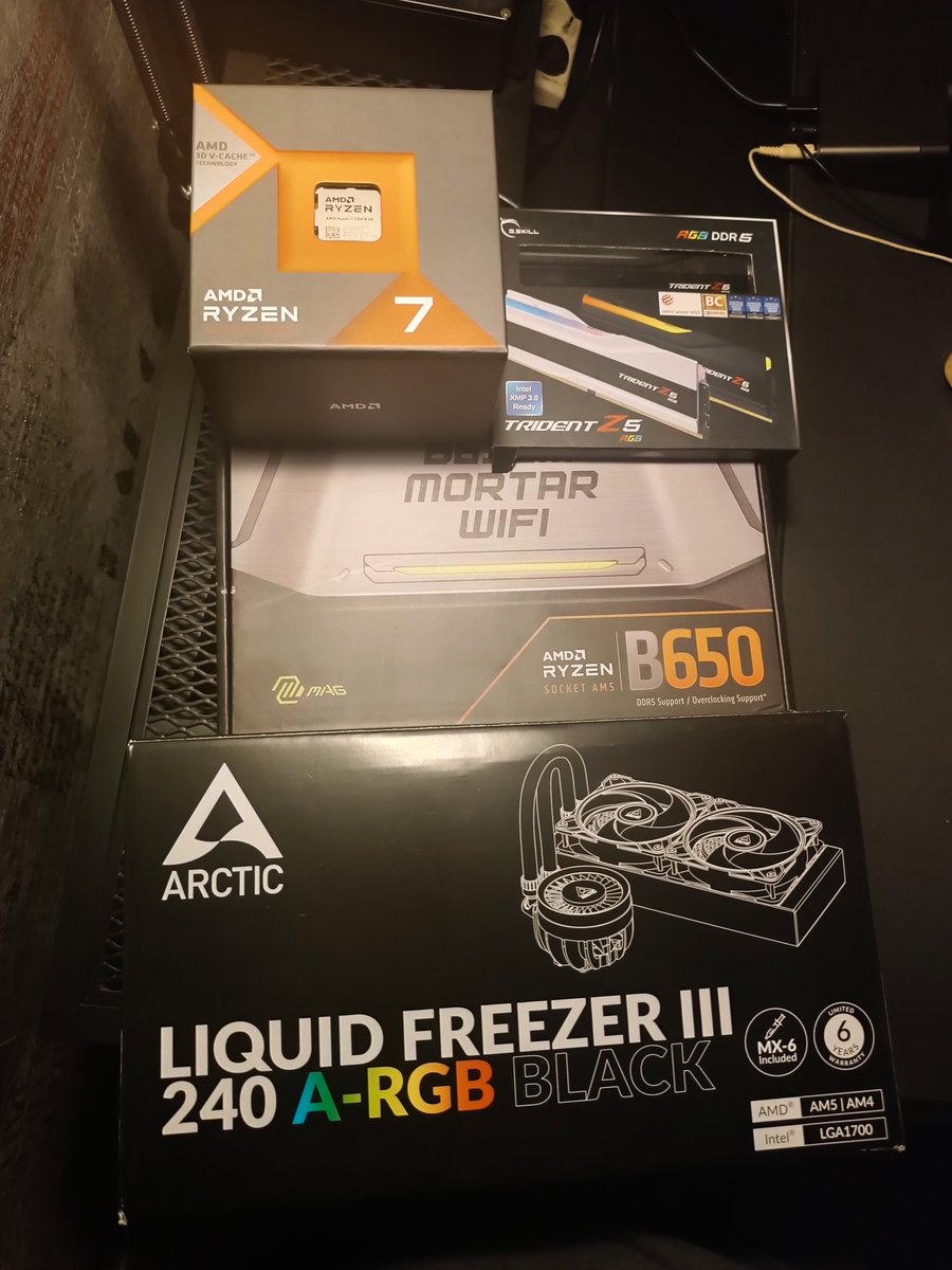 Got some stuff lately to approach so called "high end" setup. Will be rebuilding this weekend. +200 to skill(no) SIIIIIU. Also I have a little concerns than it wont fit in my case, so I will just pray that it will be fine😅