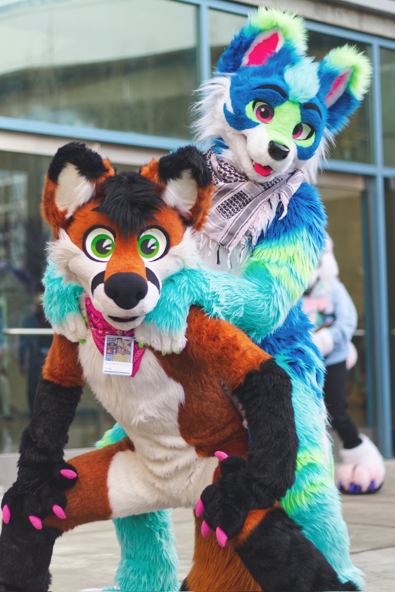 Yeah we a little 💁‍♂️🏳️‍🌈 #FursuitFriday 🦊 @FlipIsGay 📸 @ThalCreates