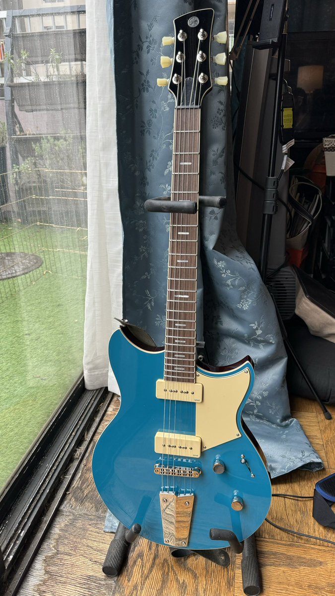 JuicyJones's tweet photo. Got my new MIJ #Yamaha #RevStar Pro yesterday and played it till my fingers bled. What a guitar, wow. https://t.co/WLKQtCDsky