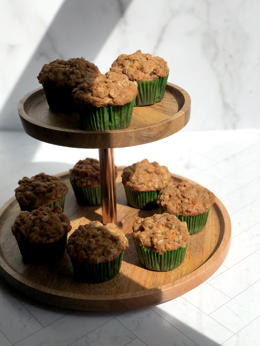 Full of carrots, oats, raisins, chia seeds, yoghurt, and pecans, these muffins are already a healthy breakfast treat 🥕☀️ We amped up the goodness—and protein!—by also adding in some <a href="/RenewalMill/">Renewal Mill</a> upcycled oat milk flour 🌾

💚 Recipe: recipes.fikabrodbox.com/carrot-oatmeal…