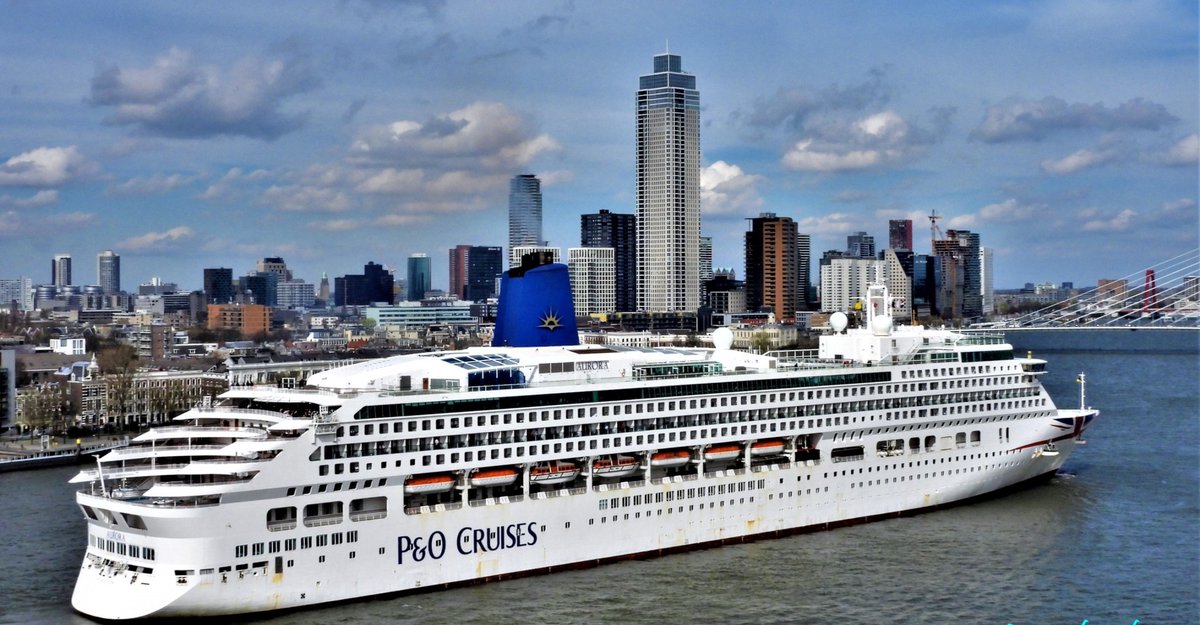 CruisePortRTM's tweet photo. Aankomst ms Aurora vanmiddag. Ze vaart morgenavond ca. 19:00 af naar Southampton. Zie óók Fb!
Foto: Jan van der Wiel. https://t.co/RWvUPDQRE7