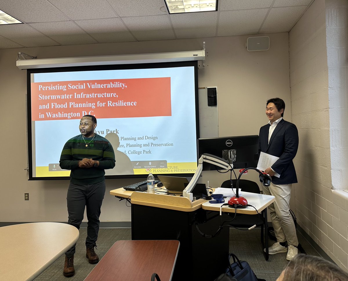 sirjLab's tweet photo. We are happy to announce that our PhD candidate Minkyu Park is now Dr. Park!

He was supervised by our director @mdhDuBois and had Drs. Priscila Alves, Ariel Bierbaum, Clara Irazábal, and Laixiang Sun in his committee!

Celebrate the new PhD with us! Congratulations, Minkyu! 🥳 https://t.co/UE0T5zZOZX