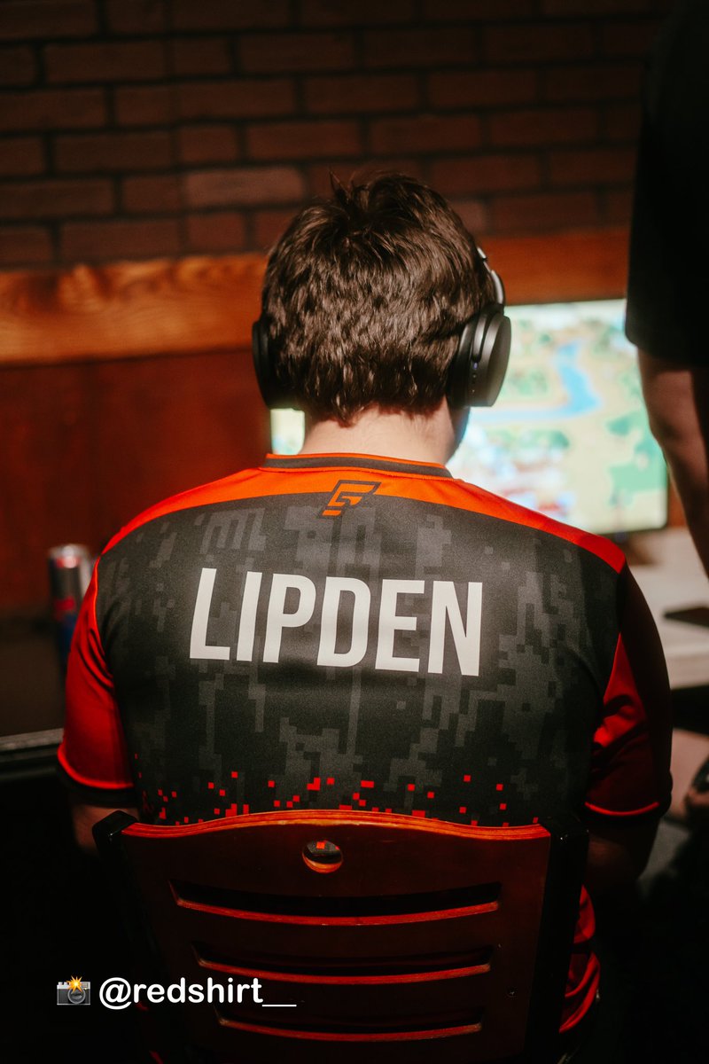 LipdenSSB's tweet photo. Looking back on photos from Cirque, these jersey shots all turned out insanely well thanks to the goat @RedShirt__
See y’all at Momocon! #F5Smash https://t.co/TInFW7Vppo