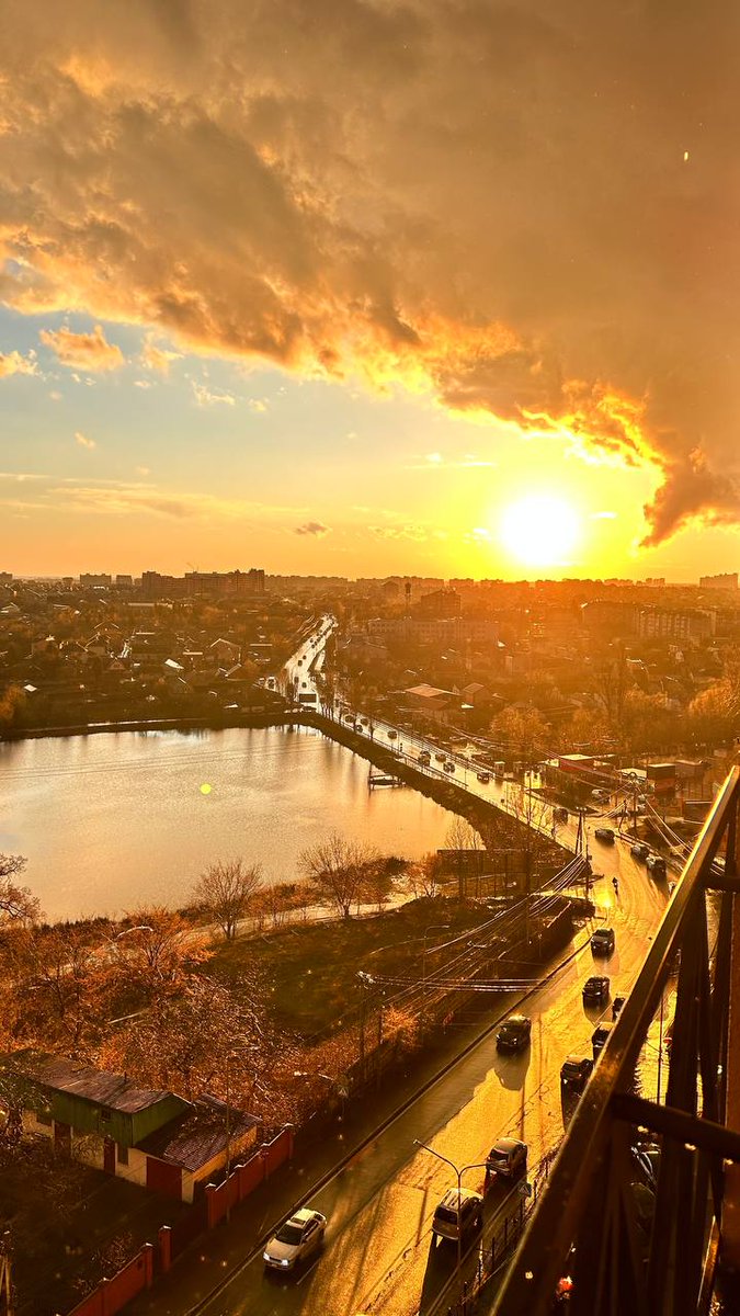 Sunset in Kyiv today 💙💛 There was a thunderstorm earlier, with loud thunder that sounded like explosions. It was followed by this beauty. I'm sure there's a metaphor in there somewhere. 📷: TSN