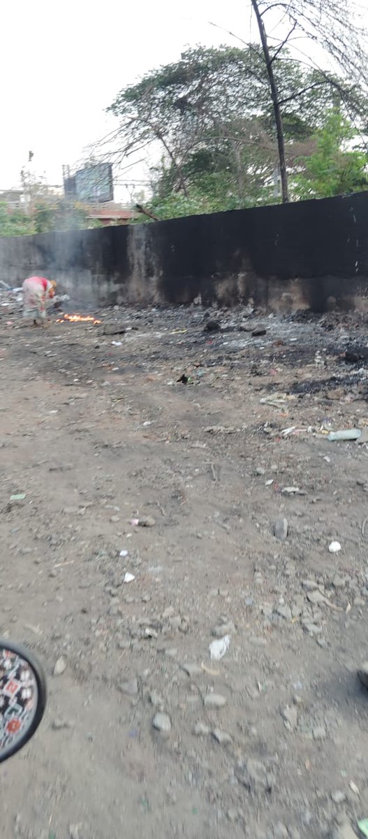 rishimudgall's tweet photo. Can PCMC look into this Public property destruction by burning waste,complaint already raised on
@PCMCSarathi

app with Token MA55803 
cc @PuneriSpeaks https://t.co/xL6L2aVLqD