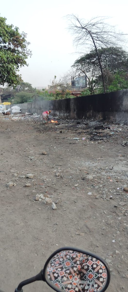 rishimudgall's tweet photo. Can PCMC look into this Public property destruction by burning waste,complaint already raised on
@PCMCSarathi

app with Token MA55803 
cc @PuneriSpeaks https://t.co/xL6L2aVLqD