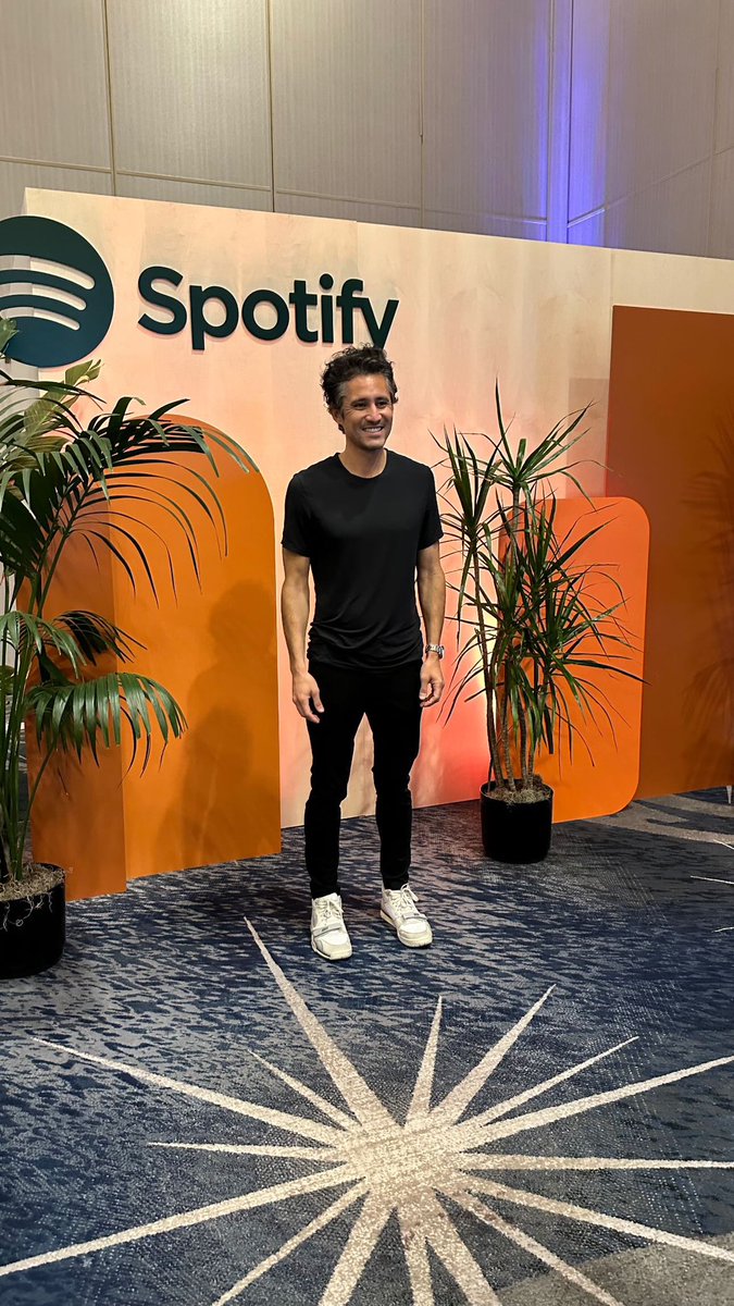 Yesterday while filming at a Spotify event Downtown LA. I was caught posing in front of the camera. 👋🏽