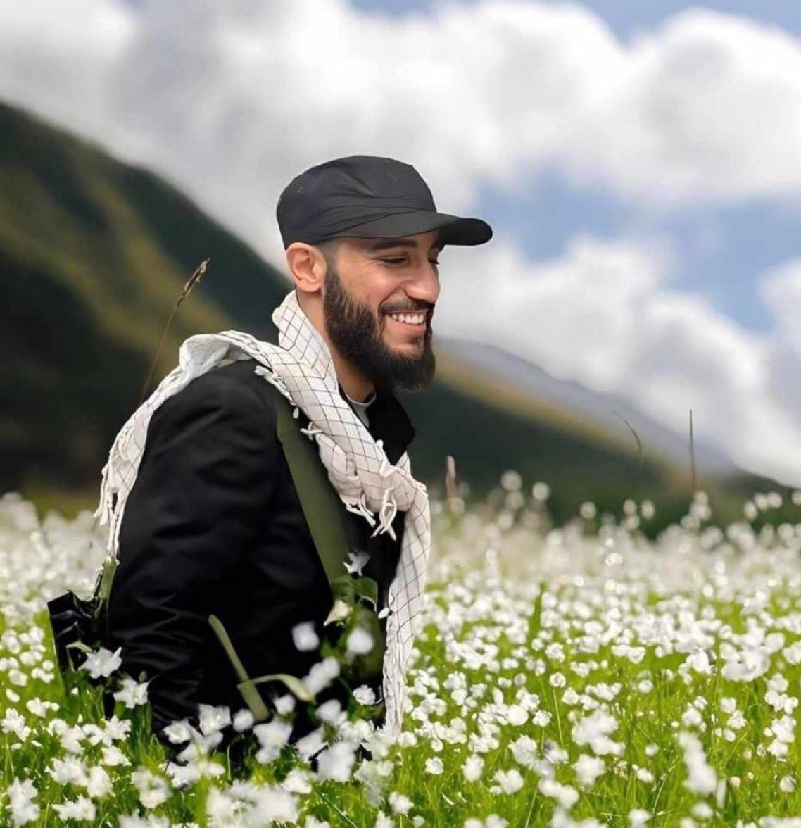 🌙🌹إلى كل من ظلمني و آذاني ،
يشهد الله أني أحبكم ،
وقد سامحتكم من قلبي ،
وكنت أدعو لكم في صلاة الليل ..🌹🌙

الشهيد مفقود الأثر " خميني "✨✨