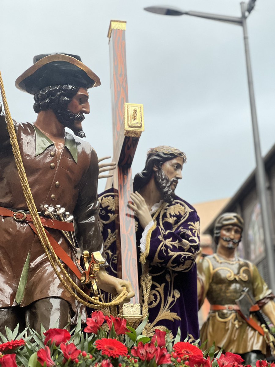 NAZARENO - En la plaza del mercado y empieza a llover <a href="/IyVC_JNazareno/">Jesús Nazareno</a>