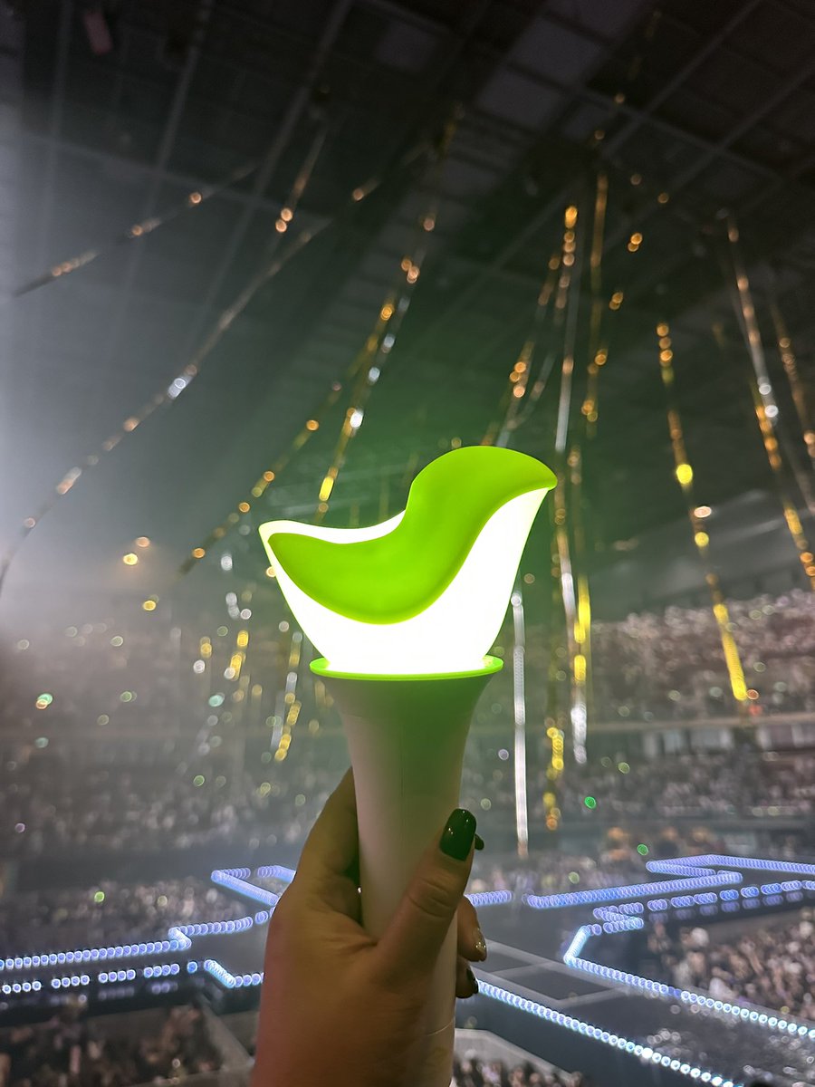 aaons_'s tweet image. บนค่ะ ถ้าเราได้บัตร vvip 
แจกอากาบง 1 อัน(จากรอบที่แล้วที่ยังไม่ได้แจก) + เงิน 1,052 บาท ให้ฟลว.ประชากรอากาเส้ และชั้นจะงดชานมไข่มุก 3 เดือน  รีไปเลยค่ะ 😭😭😭😭😭 

#BAMBAMENCOREAREA52INBKK
#AREA52 
#แบมแบม #BAMBAM #뱀뱀