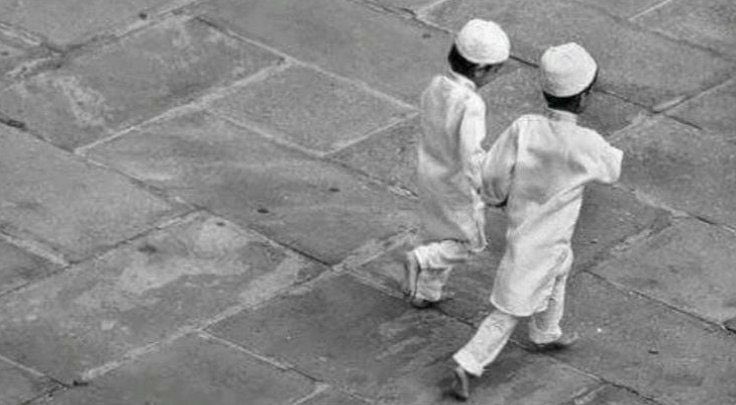 اتعب على الطيب ترى رفقته عز 
والا الردي مافاد نفسه يفيدك 

الصاحب اللي لا لمح جيتك فز 
هذا الذي لازم تعده عضيدك .