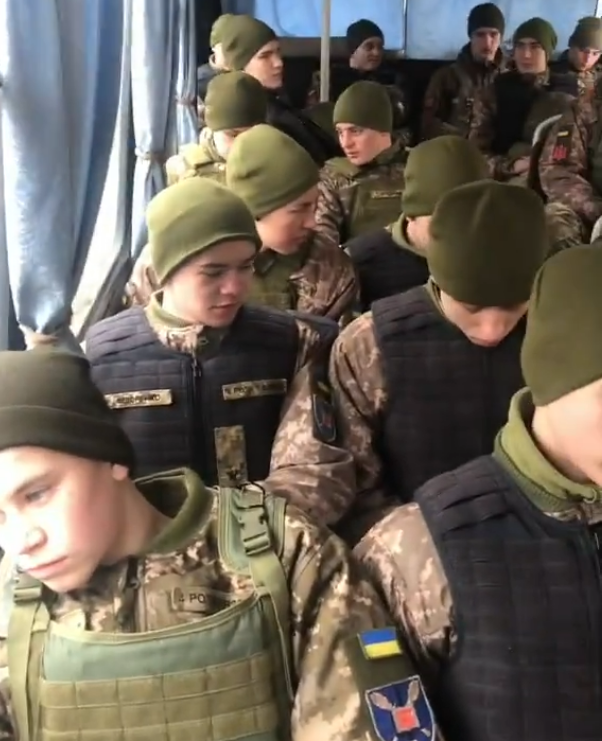 HFersensporn's tweet photo. Liebe Protagonisten der Waffen für den Frieden : 

Das ist das Kanonenfutter, das ihr gerade in den sicheren Tod schickt. https://t.co/xdre69jsyK
