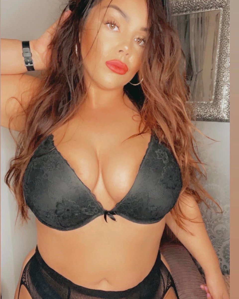 Happy Easter bank holiday 😝 80% off until Monday night!! Go to onlyfans.com/nadia_sapphire 😍🔥