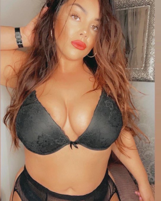 Happy Easter bank holiday 😝  80% off until Monday night!!   Go to https://t.co/JLb7mFgnox 😍🔥 https://t<a href="/tag/photoshoot"class="tags"><span>#photoshoot</span></a><a href="/tag/wifey"class="tags"><span>#wifey</span></a><a href="/tag/cooking"class="tags"><span>#cooking</span></a><a href="/tag/wifeymaterial"class="tags"><span>#wifeymaterial</span></a><a href="/tag/s"class="tags"><span>#s</span></a>