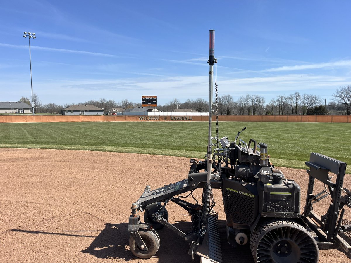 More maintenance grading happening in New Bloomfield, keeping these <a href="/DuraEdge/">DuraEdge Products</a> infields sharp with our <a href="/ABISportsTurf/">Force By ABI</a>