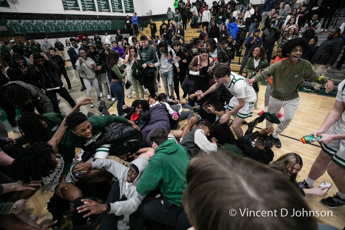 Catching up on more photo galleries from #basketball. Check out photos from #EvergreenPark's first regional title in 50 years. @EPCHSBasketball visualpreservationist.com/basketball-202…