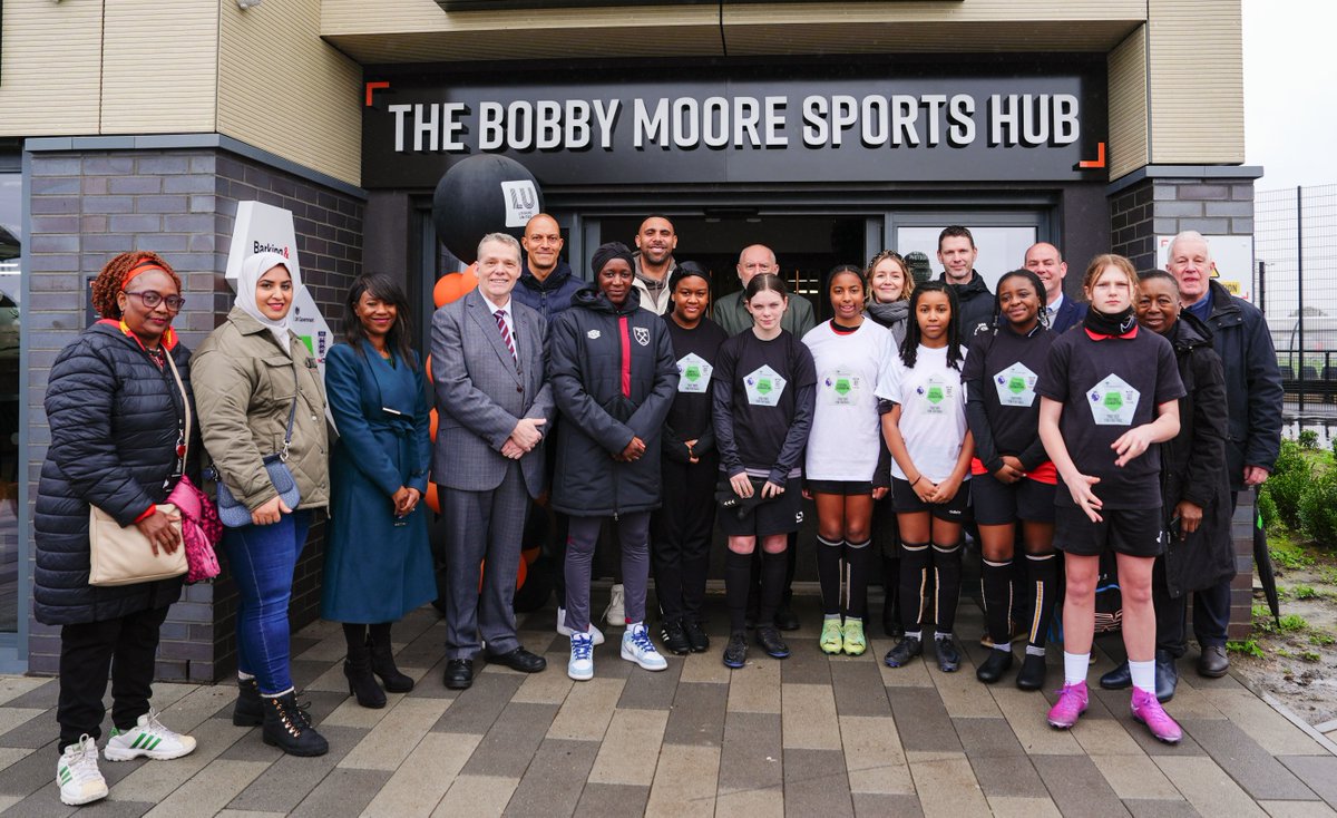 This #BobbyMoore Sports Hub project has been supported by an additional £6.1 million investment from @lbbdcouncil and a further £1 million contribution from the #GreaterLondon Authority and @LMFoundation_. Find out more: bit.ly/ParsloesOpening