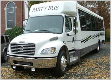 Find the perfect ride to get around Philadelphia in style and comfort from luxury party buses, limos & more! Book now!! phillylimorentals.com #limo #partybus #limoservice