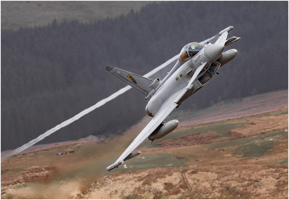 An RAF Typhoon on the mach Loop earlier in the month. #machloop #aviationphotography #raftyphoon #eurofighter