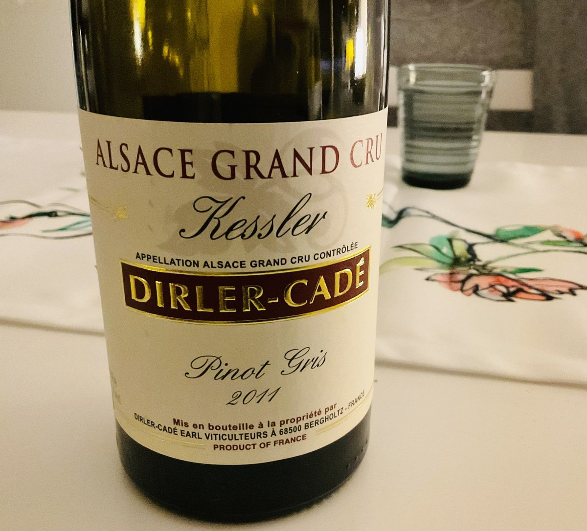 Jos sinulla on hieman yli-ikäistä Pinot Gritä, niin uunioma-kaneli mascarpone-kermalla istui tälle erinomaisesti.
#pinotgris #dirlercade