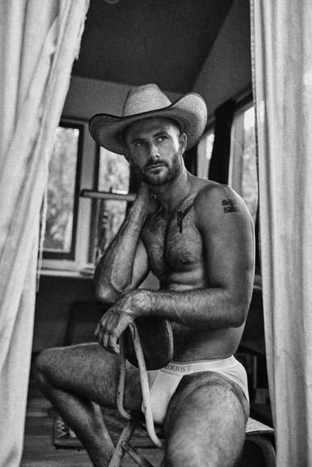 Buckin to #cowboycarter alll damn day  Photo by @briankphotog https://t.co/lxUC2lFS7t<a href="/tag/cowboycarter"class="tags">#cowboycarter</a>