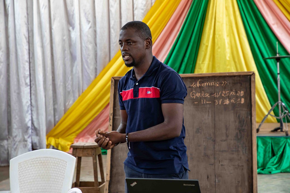LangateSonek's tweet photo. Sortir des sentiers battus, Créer un métier passionnant, Rendre les gens heureux ont encadré les discussions avec une jeunesse et des femmes en soif de connaissances pour construire la République Centrafricaine de DEMAIN.
Grand merci au couple pastoral Yves et Fifi LAMANDET.
#S_L https://t.co/wotYiZtSBQ
