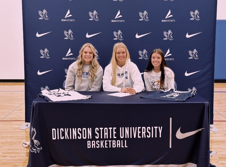 LemmonSchools's tweet photo. 📝 Papers are signed 📝 
  🦅 Dickinson State 🏀 
         Congrats Allie!!! https://t.co/o4kKYM1qc9