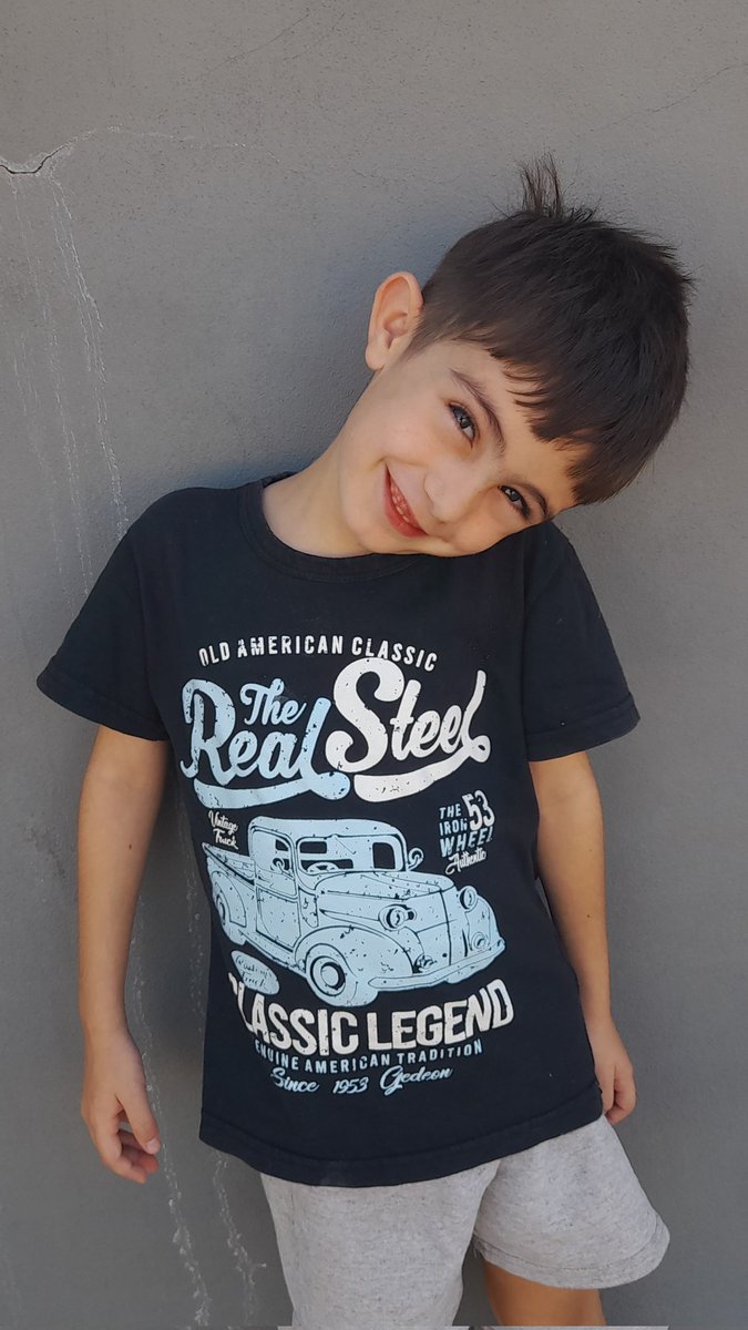 Milo me vio llorar sin saber el porqué, me dio un abrazo y me dijo: estas bien shiane? yo te amo mucho, me gusta como tenes el pelo, sos hermosa... Amo su inocencia y gracias a ella me saco una sonrisa🥰❤