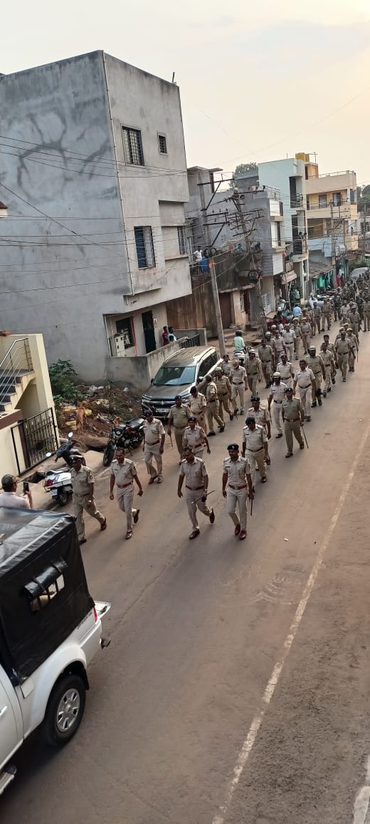 ಶಹಾಪುರ ಪೊಲೀಸ್ ಠಾಣಾ ವ್ಯಾಪ್ತಿಯಲ್ಲಿ ನಾಳೆ ರಂಗಪಂಚಮಿ ಹೋಳಿ ಹಬ್ಬದ ಪ್ರಯುಕ್ತ ಮುಂಜಾಗ್ರತಾ ಕ್ರಮವಾಗಿ ಪಥಸಂಚಲನವನ್ನು ನಡೆಸಲಾಯಿತು.