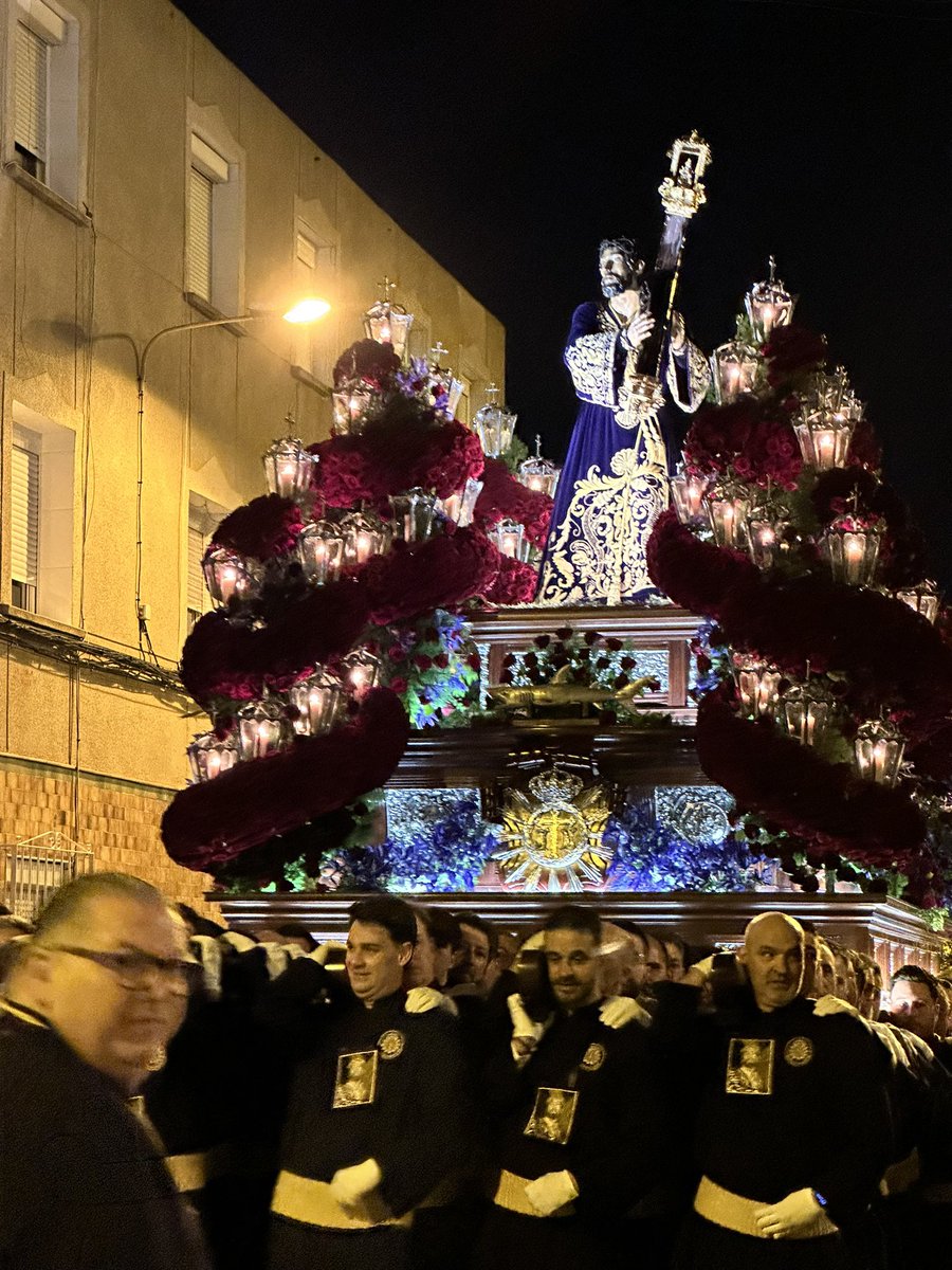 JeGiGa's tweet photo. Un “señor” de Murcia dice que los tronos de la #SemanaSantaCT son platillos volantes.

Creo que podemos hacer un hilo para que la belleza de nuestros tronos lo ponga en su lugar 🥁

Aquí mi aportación con lo que tengo de este año en el móvil.

¡Viva #Cartagena y su Semana Santa! https://t.co/uBsNu1Tx0o
