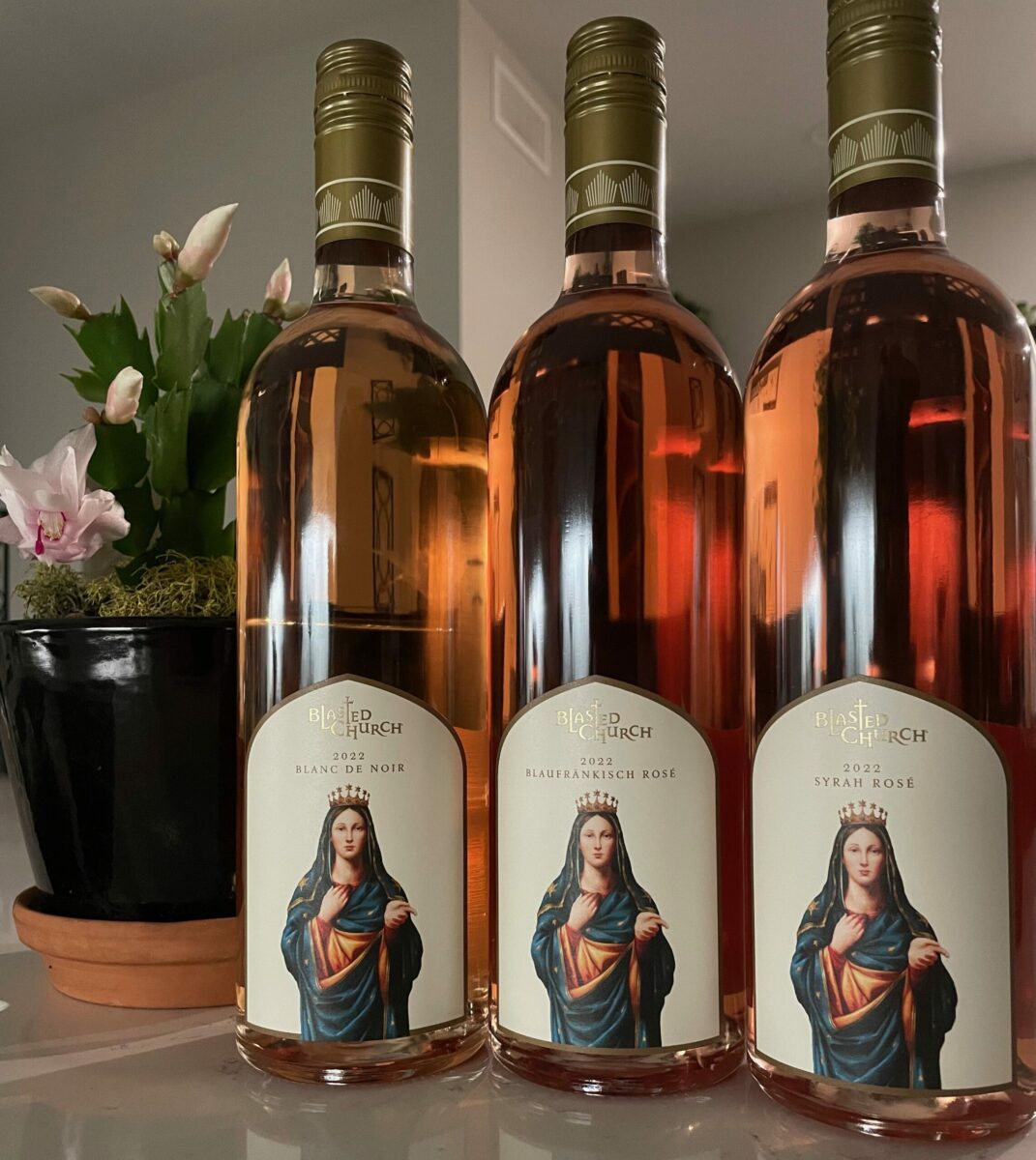 Check out this article, 'Rosé Triple Play' by My VanCity Featuring all 3 Blasted Church Rosés. @myvancity 📷️ by Sam Hauck | My VanCity Perfect for your Easter Long Weekend! myvancity.ca/2024/03/17/ros…