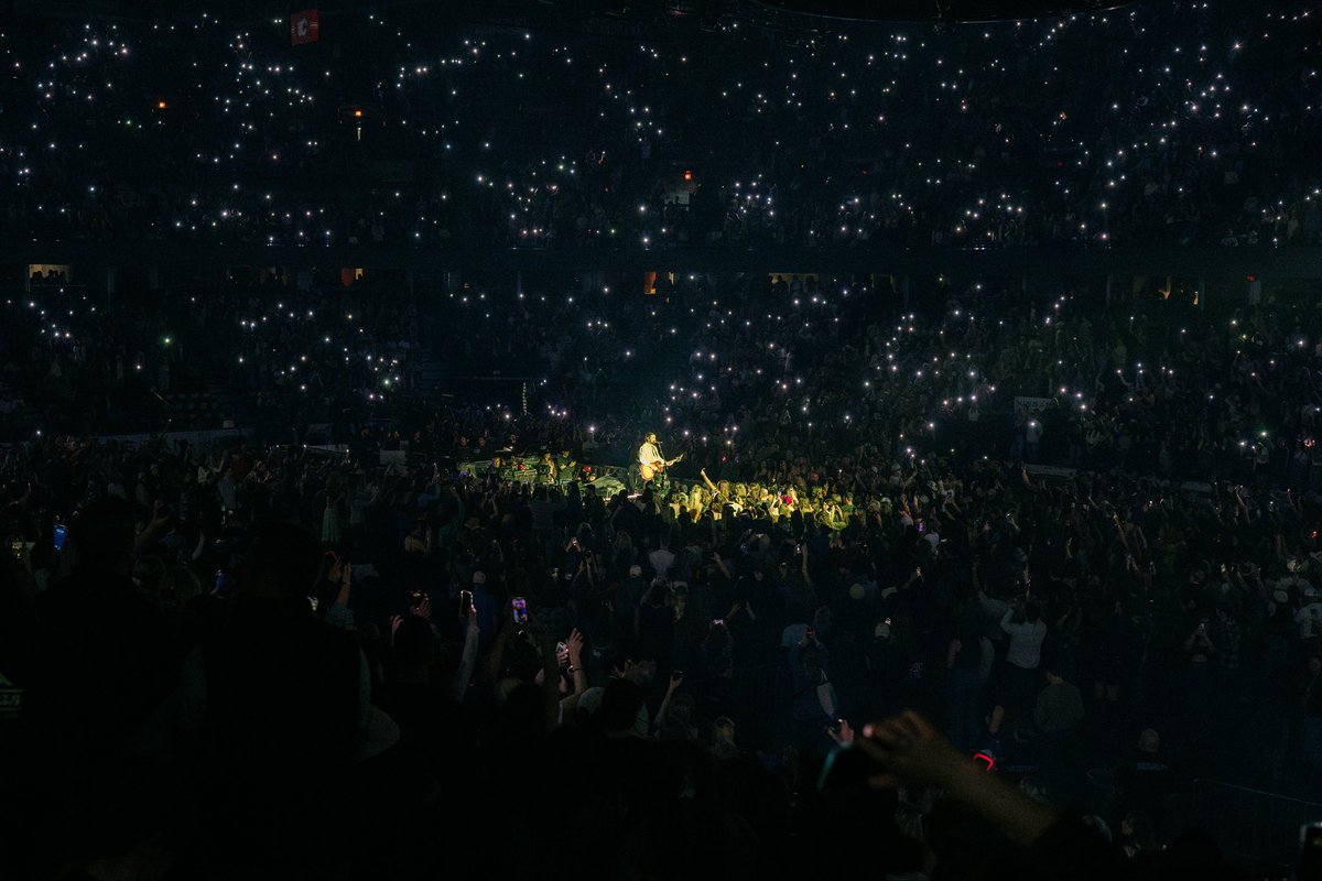 Noah Kahan tweet media