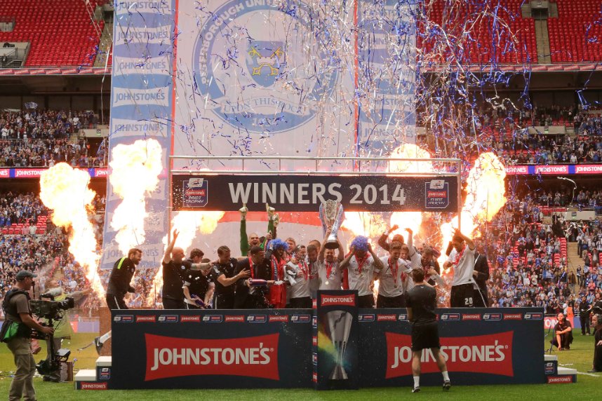 📷🔥 🔟 years ago today we lifted the Johnstone's Paint Trophy after beating Chesterfield 3️⃣-1️⃣ at Wembley Stadium. What are your memories from that famous day? #pufc